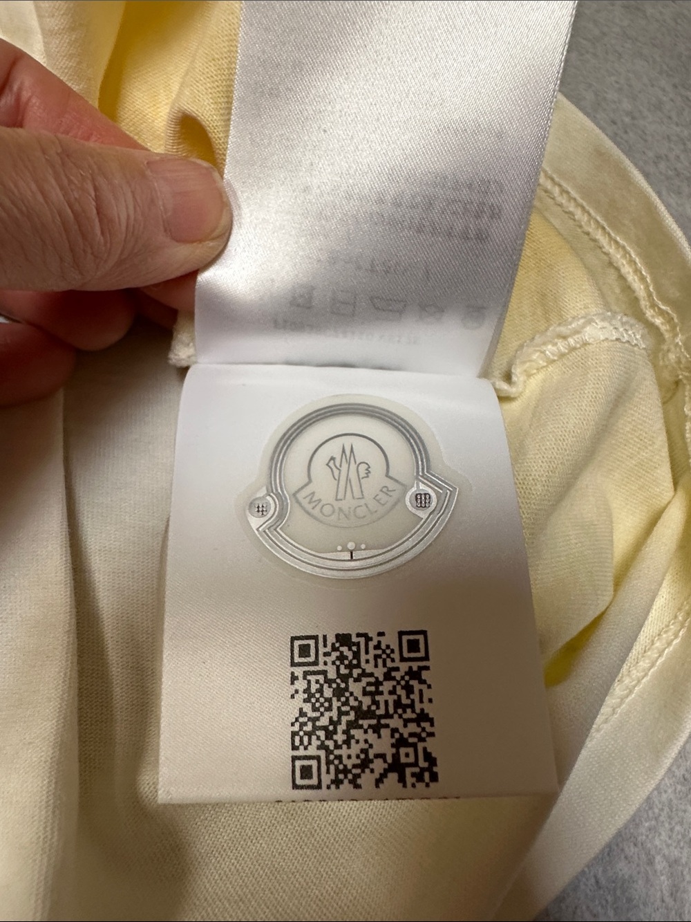 Authentic Moncler T-Shirt Girocollo - Picture 10 of 11